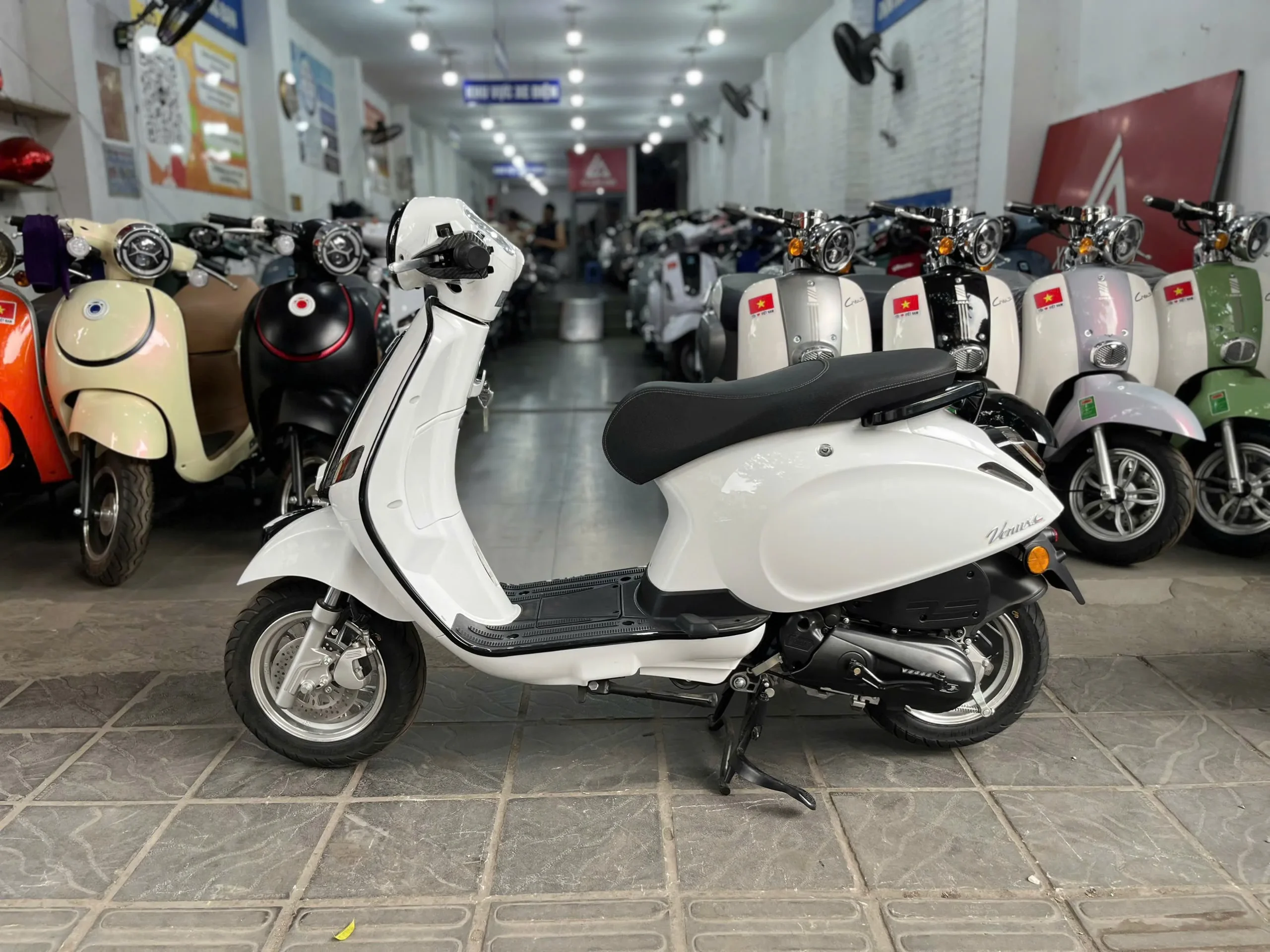 hd-motor-50cc-vespa-onevenus-pro-phong-cach-y 