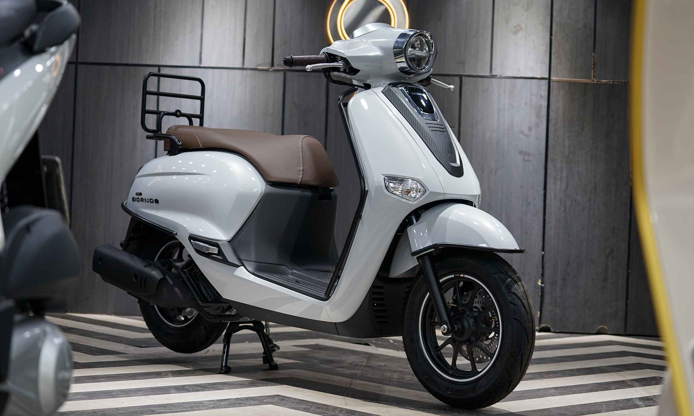 So Sánh Xe Giorno Nhập Khẩu và Liên Doanh