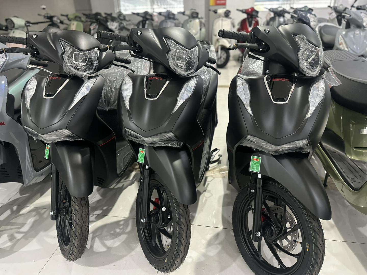 SH 50cc với đường cong mềm mại, đèn pha LED chữ V hiện đại