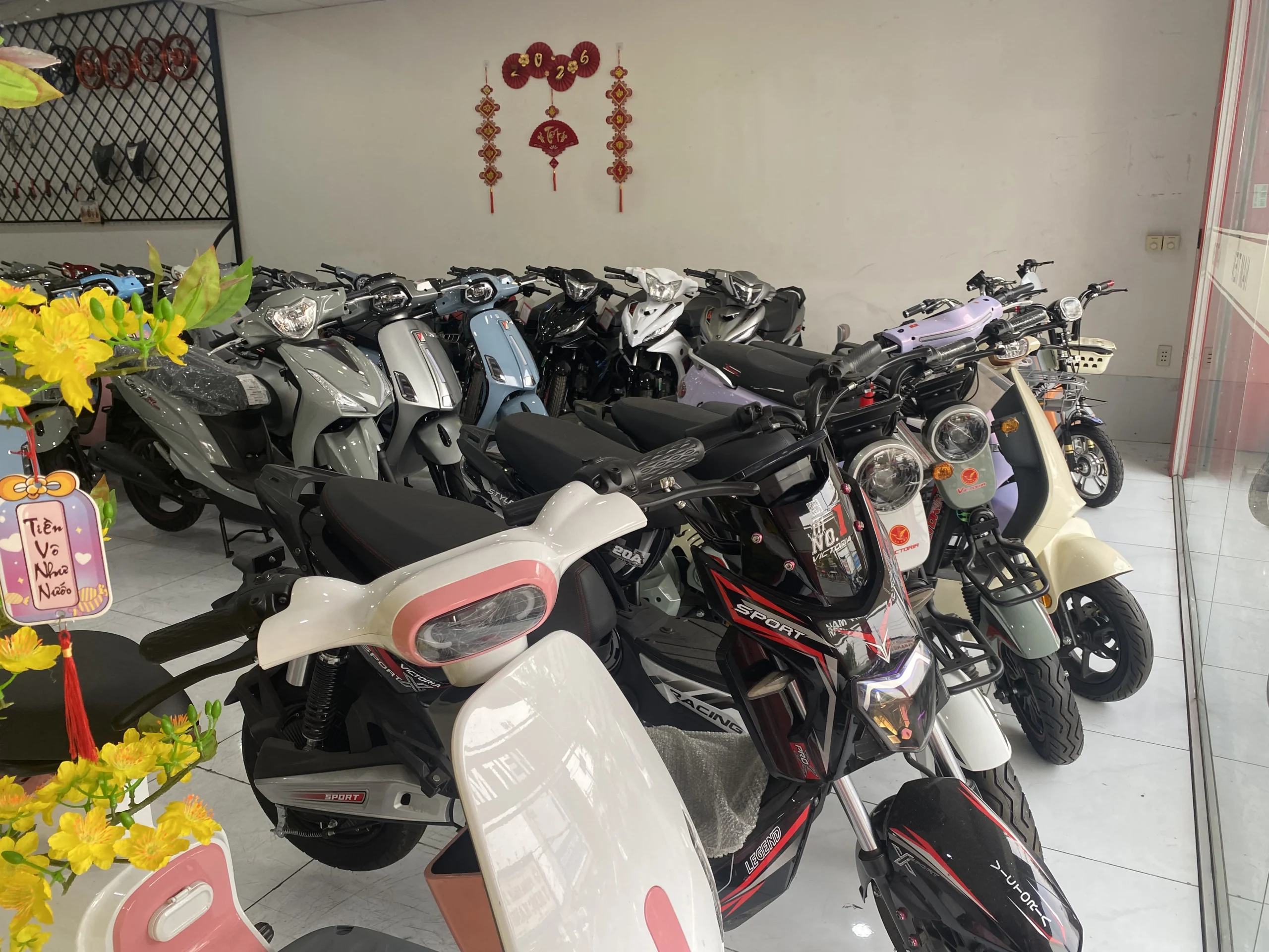 cac-mau-xe-may-dien-moi-nhat-quan-7-tai-xe-may-nam-tien