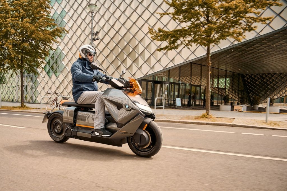 BMW CE 04: "Phi thuyền" Maxi-Scooter từ Đức