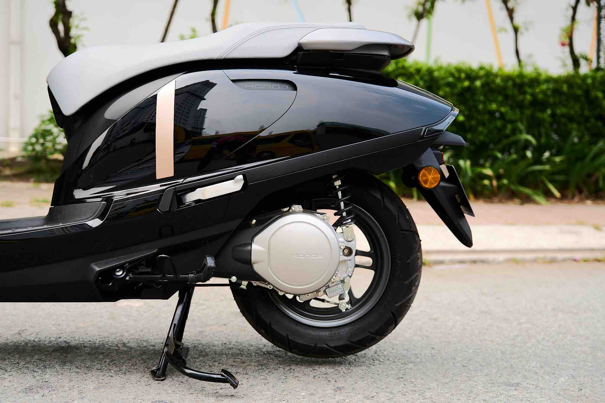 cong-nghe-pin-lfp-honda-uc3-giup-xe-di-chuyen-120km-moi-lan-sac