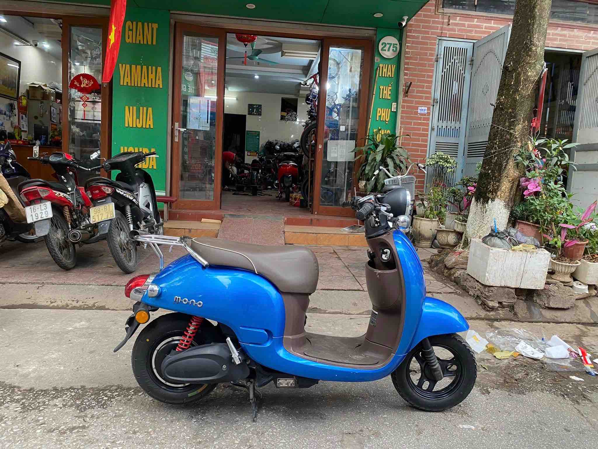 honda-mono-xe-dien-co-dien-quy-phai-mau-trang