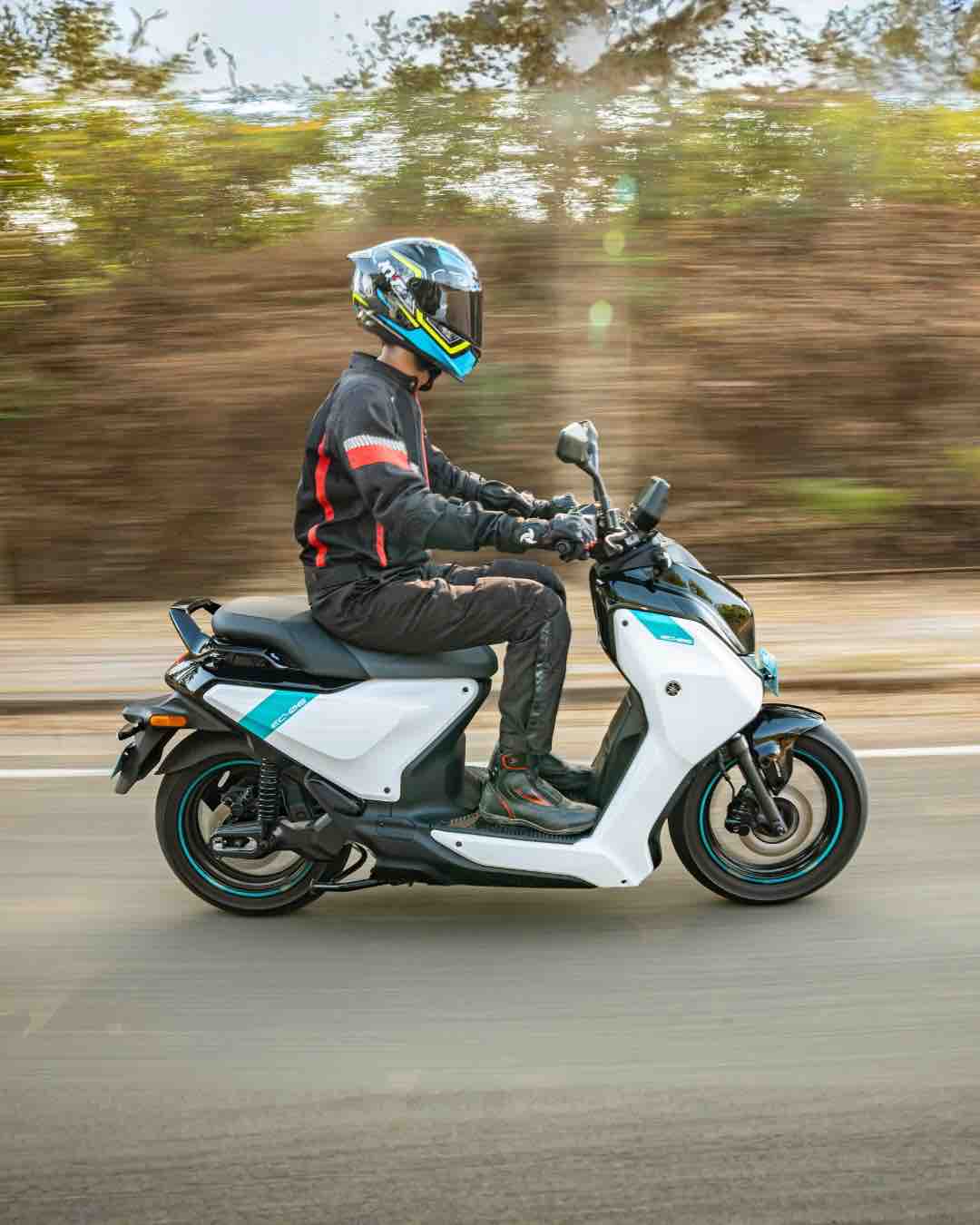 mua-xe-dien-yamaha-ec-06-2026-gia-re