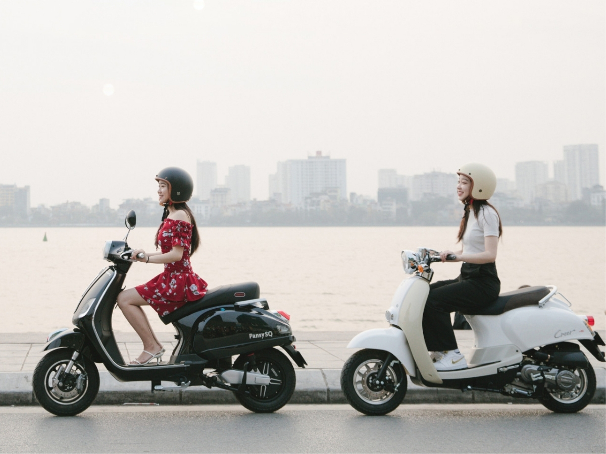 So sánh xe tay ga 50cc và xe số 50cc khi leo dốc