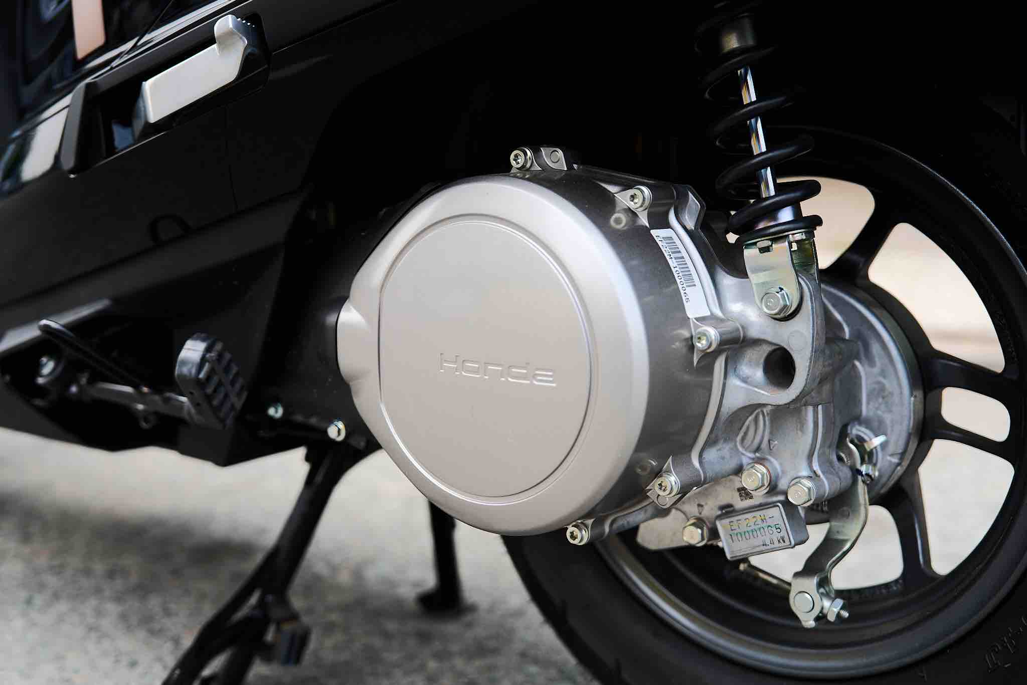 trai-nghiem-honda-uc3-tai-he-thong-cua-hang-xe-may-nam-tien-50cc