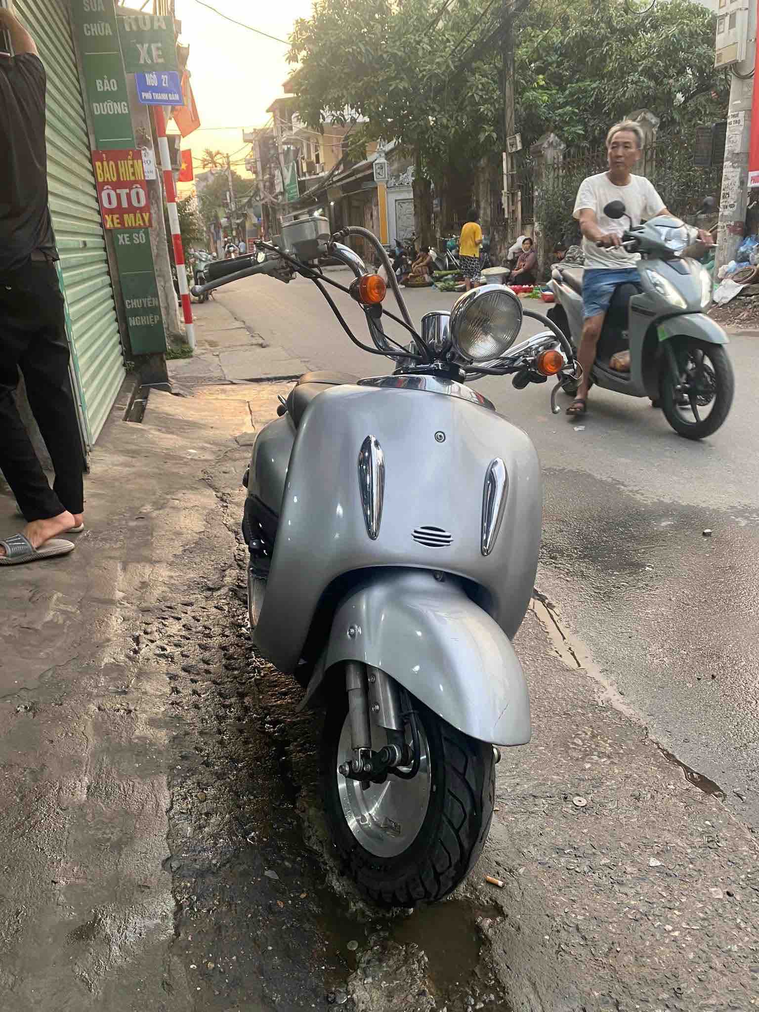 trai-nghiem-luot-pho-an-toan-voi-xe-may-dien-honda-joker-chinh-hang