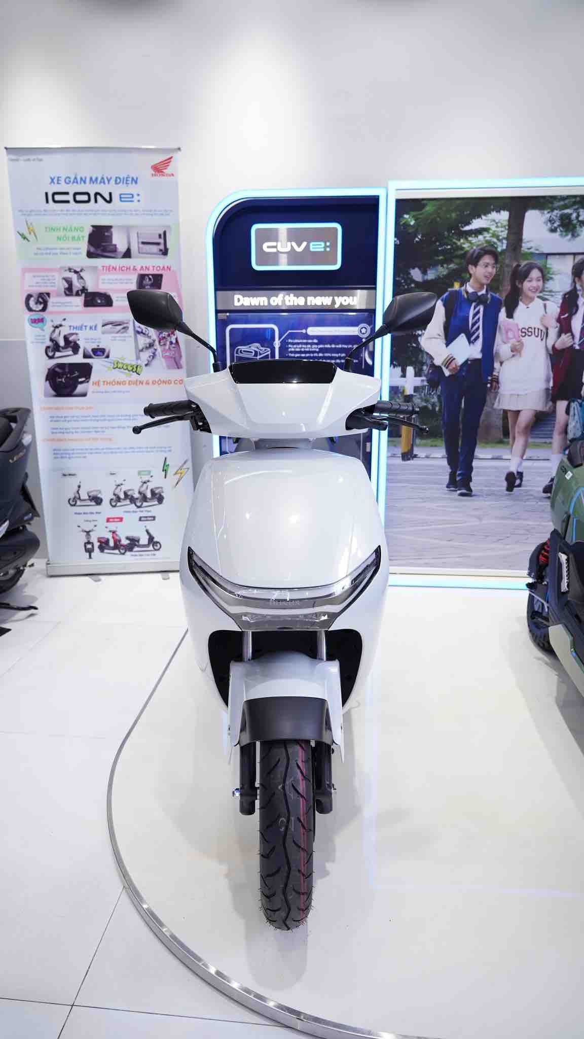 xe-may-dien-honda-cuv-e-chinh-dien-thiet-ke-hien-dai