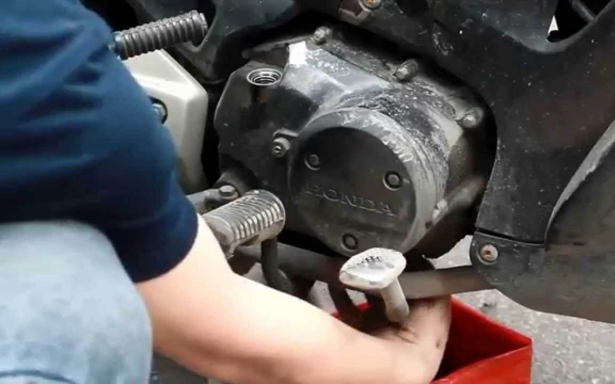 5 dấu hiệu cho thấy xe máy 50cc đang bị rò rỉ nhớt