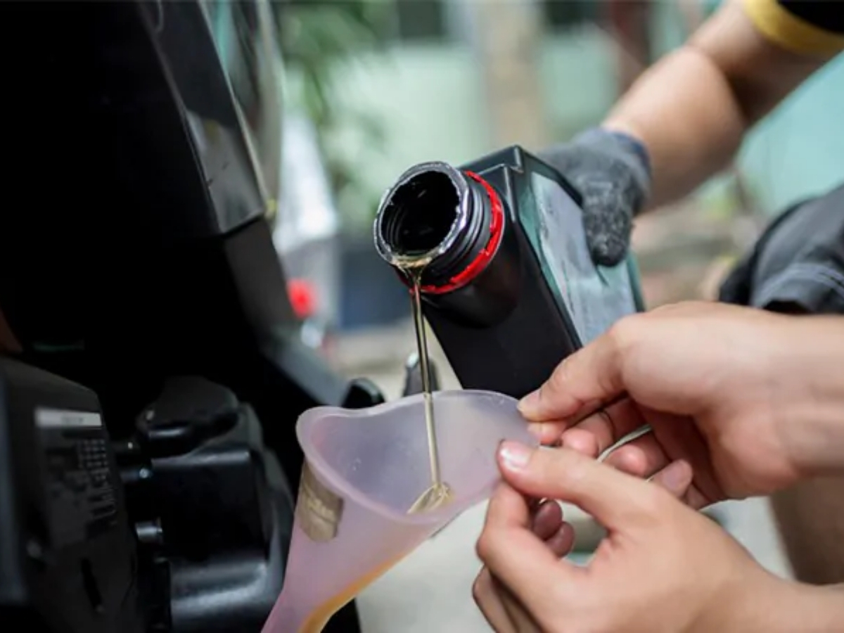 Cần làm gì khi phát hiện xe máy 50cc chảy dầu nhớt?