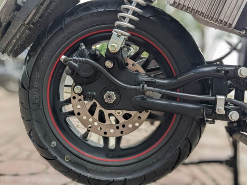 Lốp xe máy điện bao nhiêu tiền hiện nay?