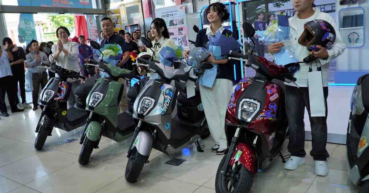 so-sanh-xe-dien-honda-va-xe-dien-pho-thong-nam-tien