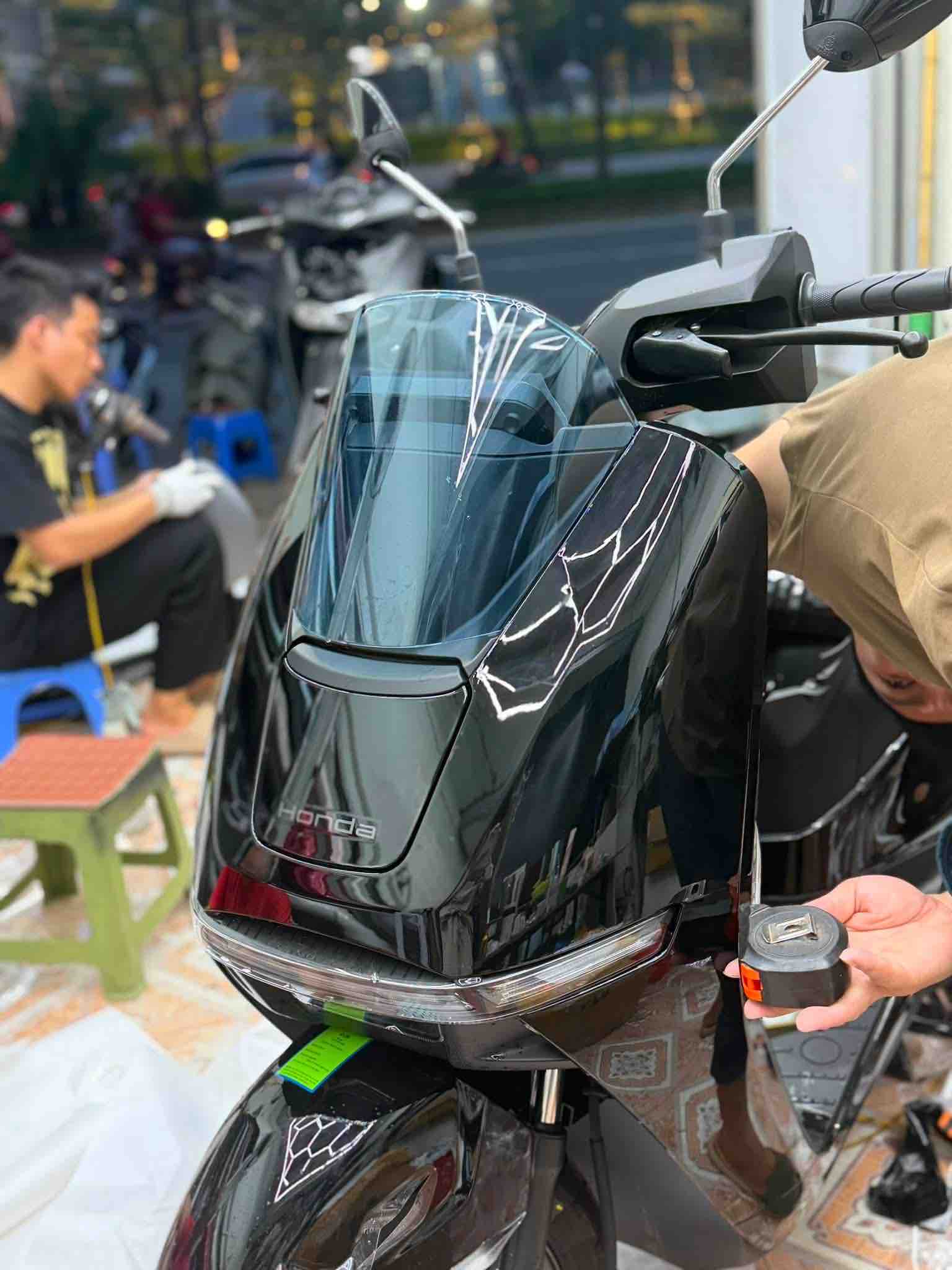 so-sanh-xe-dien-2026-honda-va-yadea-quang-duong-di 