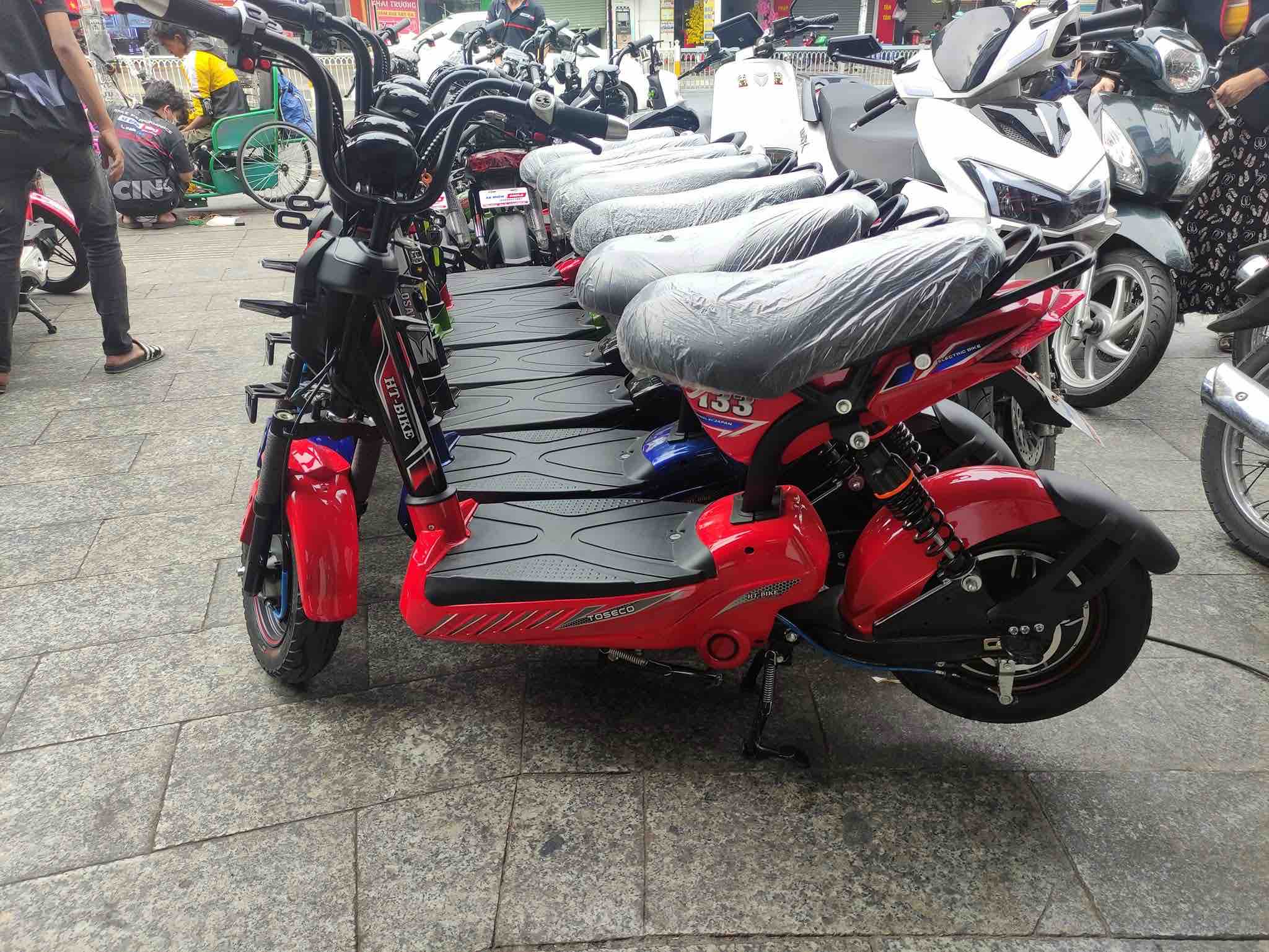 xe-dien-quan-6-giao-tan-noi