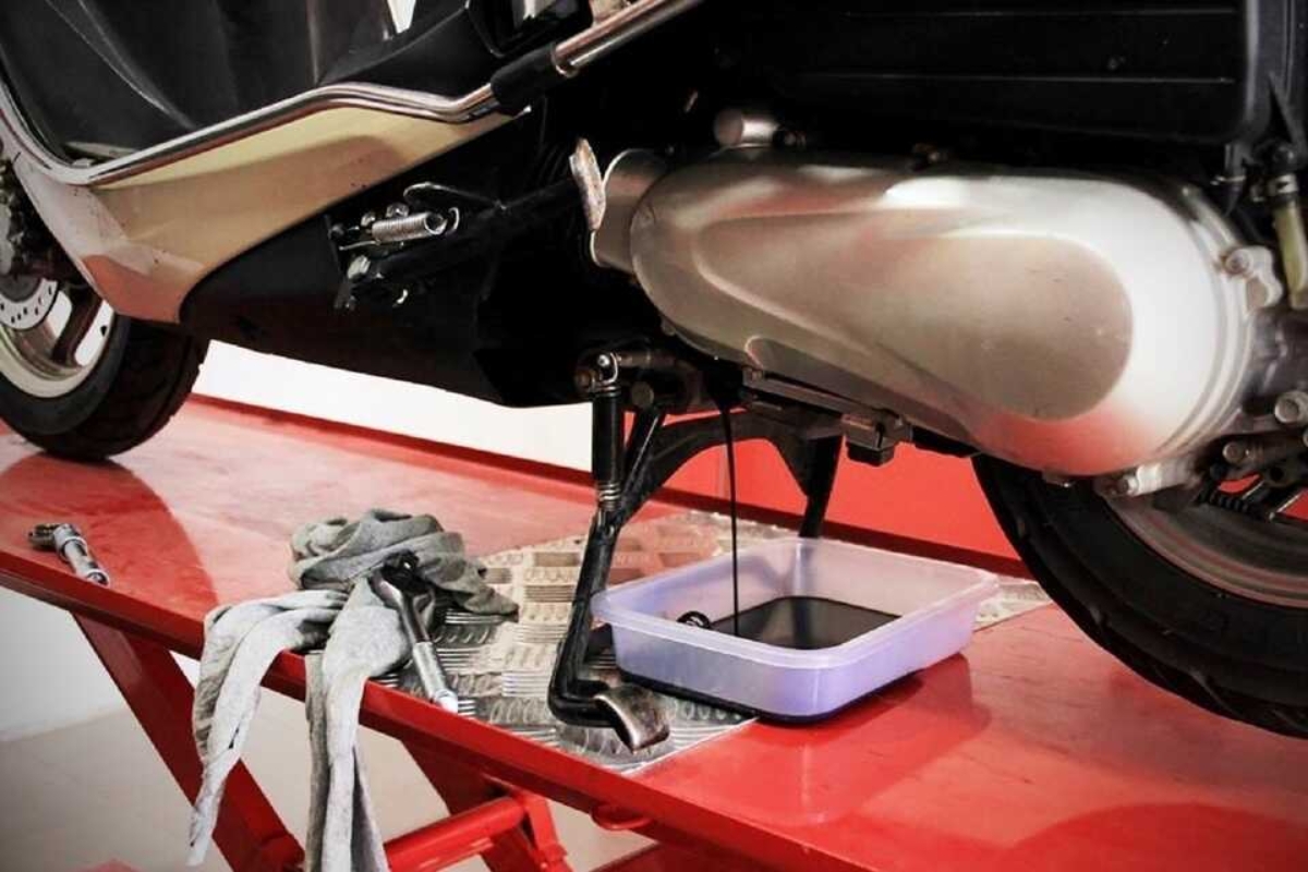 Đổ nhớt xe 50cc nhiều hay ít có ảnh hưởng gì?