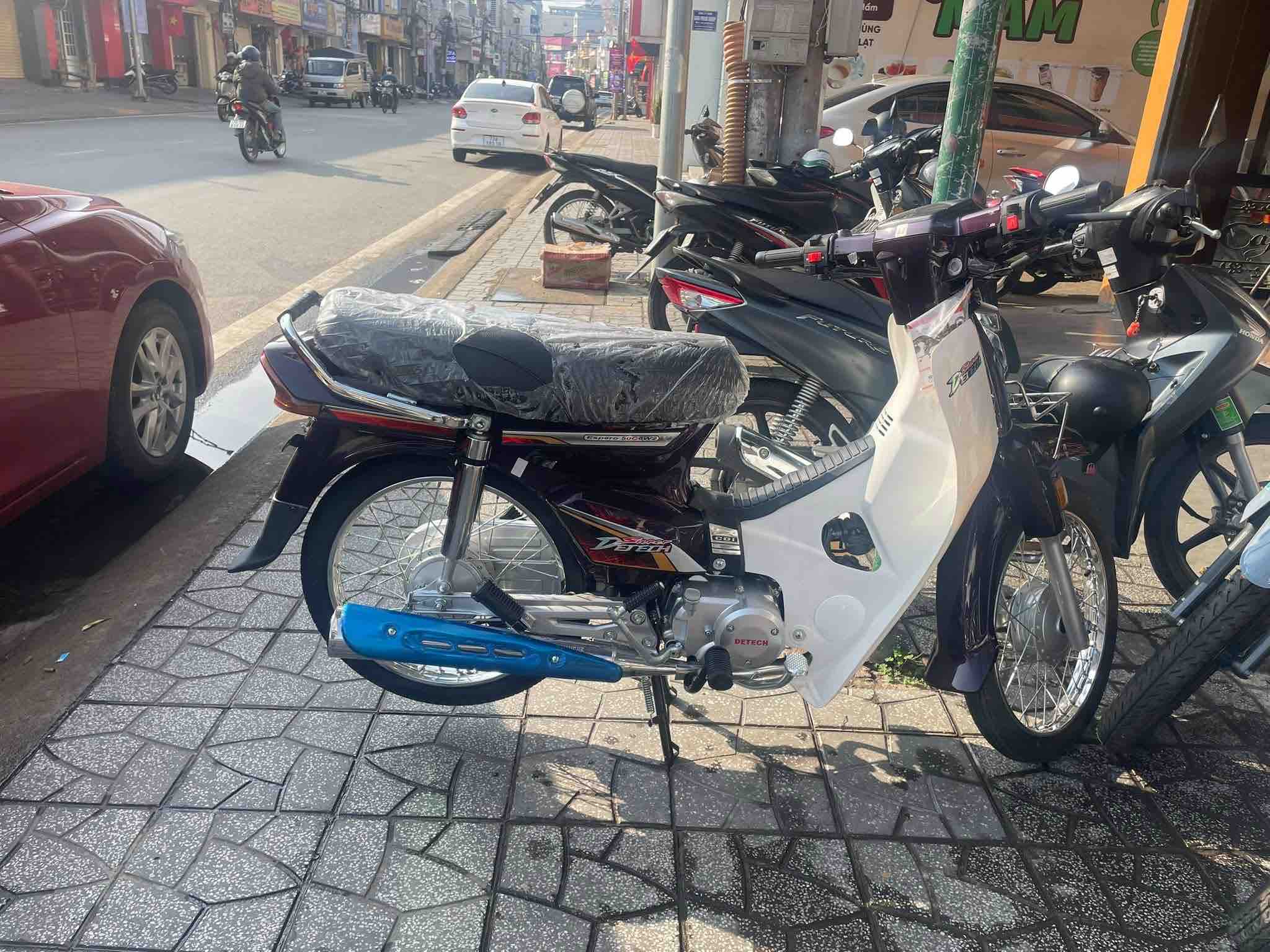 detech-dream-50cc-giam-xoc-sau-lo-xo