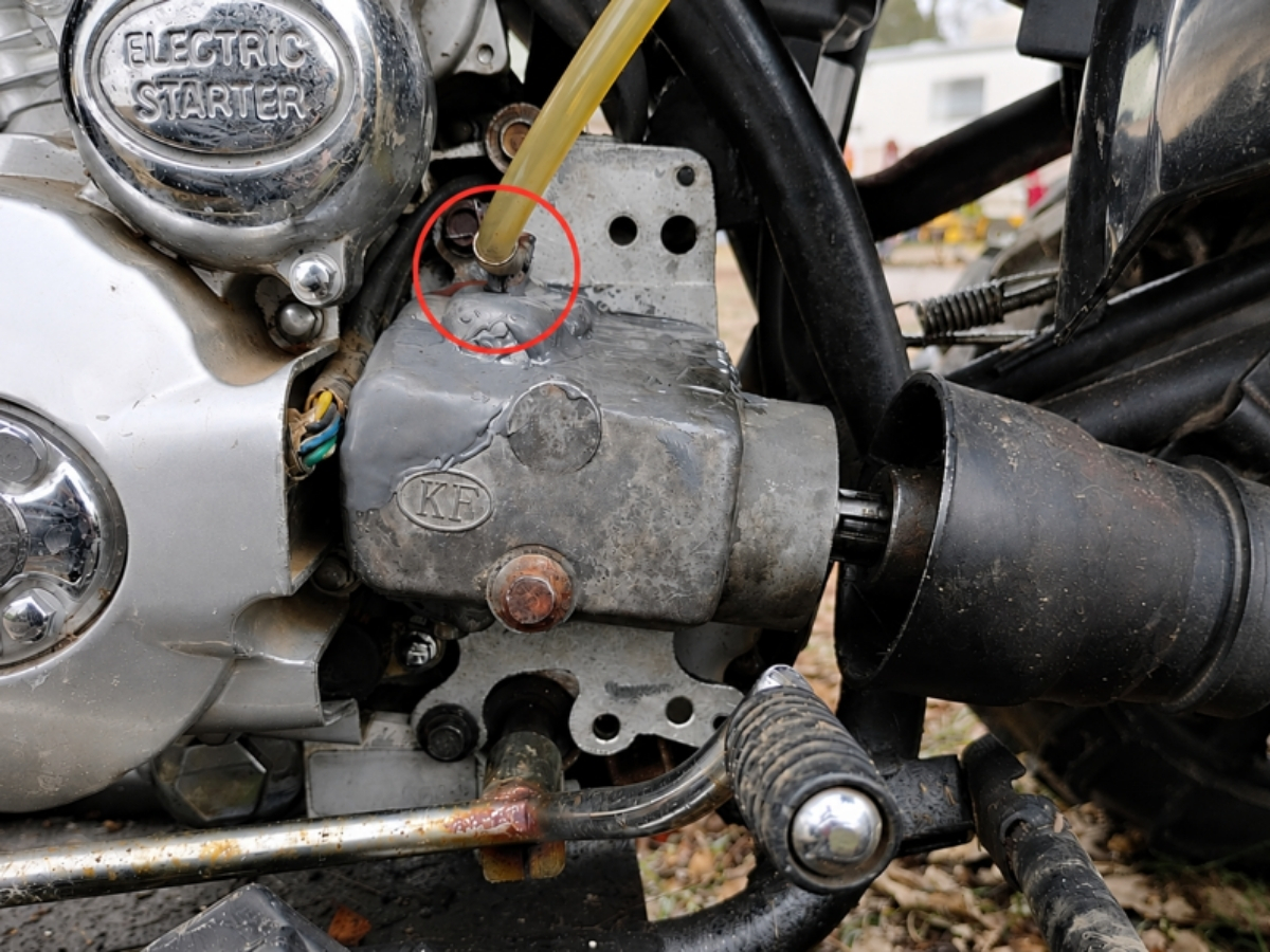Vì sao xe máy 50cc bị chảy xăng?